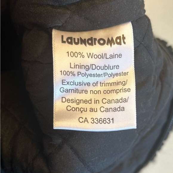 Elegant Laundromat Eva Knit Satchel with Snowflake Design in Black and Grey - Picture 7 of 7